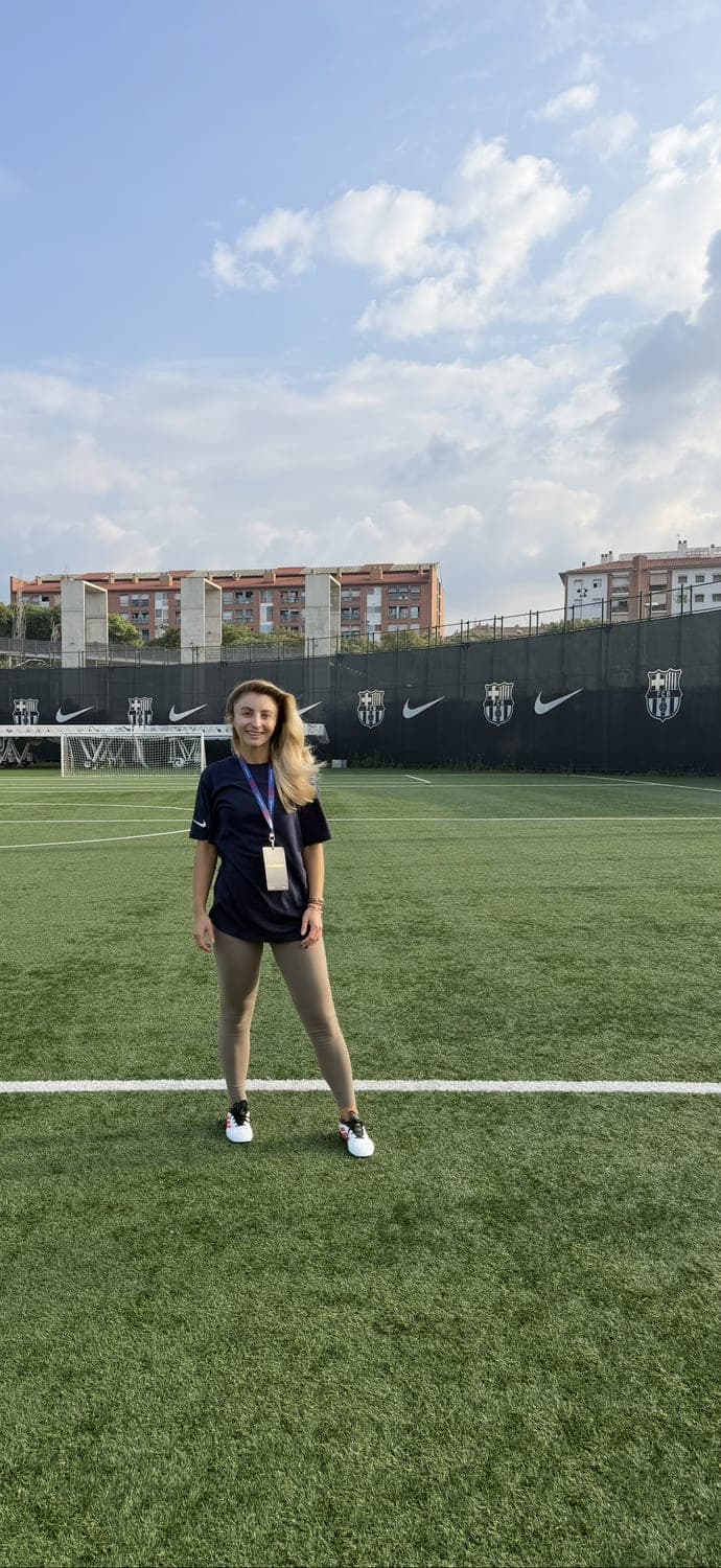 Sarah Ilic on the FC Barcelona training pitch