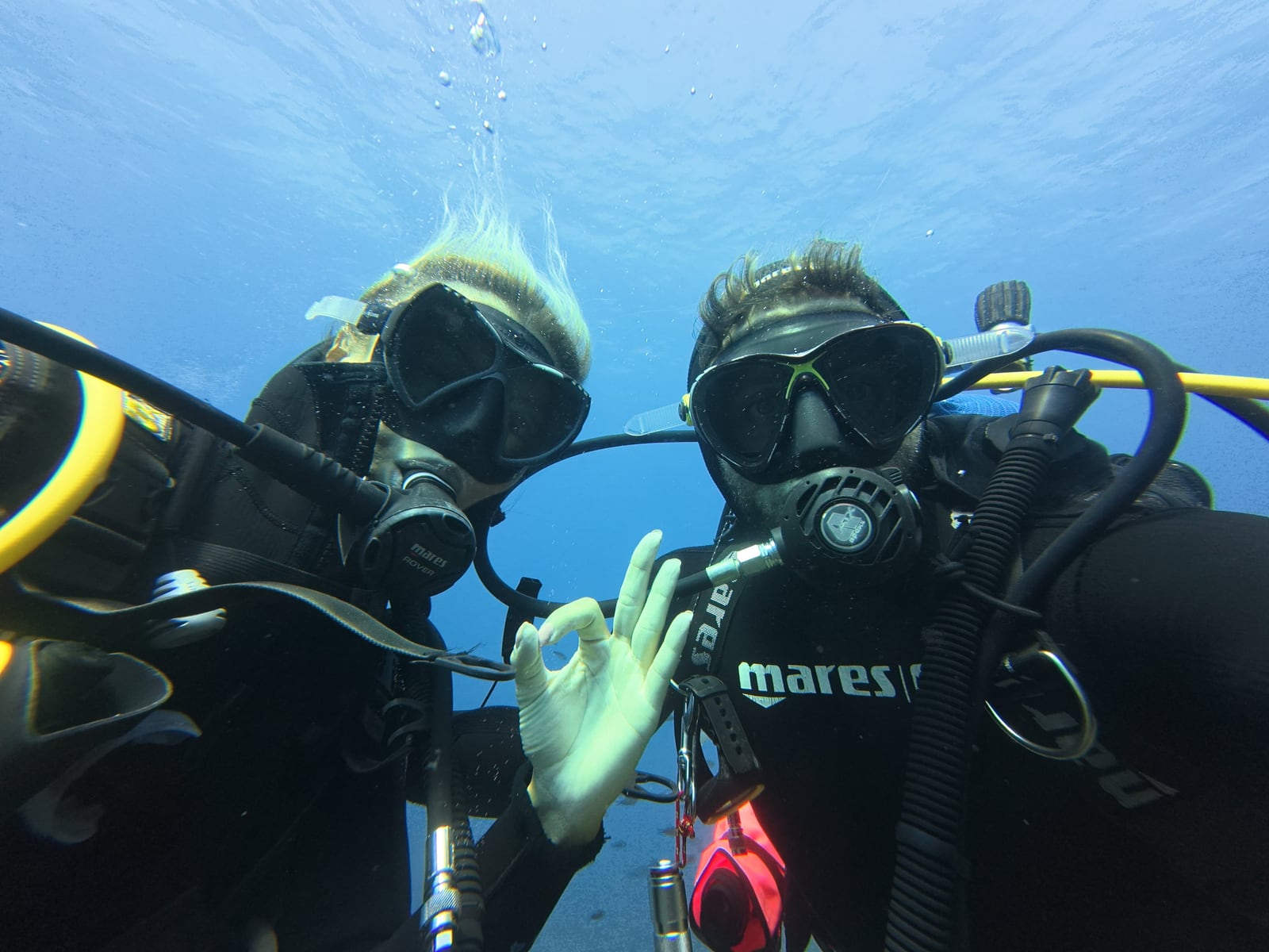 Sarah Ilic diving with instructor Davide Simonetti